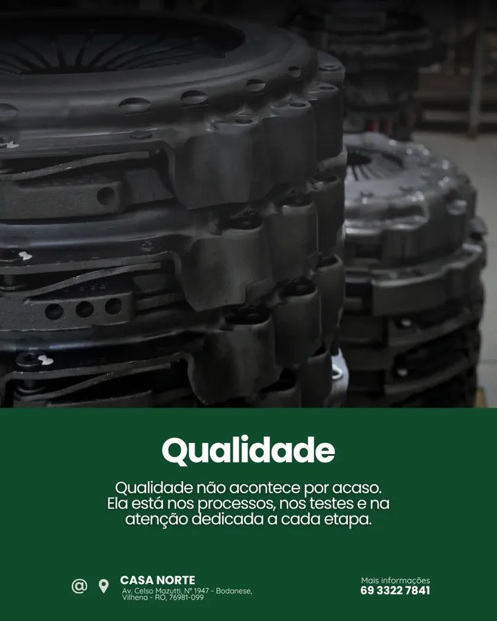 Platôs de embreagem remanufaturados lado a lado, prontos para teste